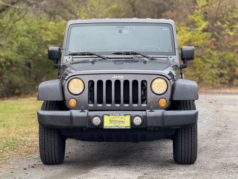 2017 Jeep Wrangler Unlimited Sport photo 2