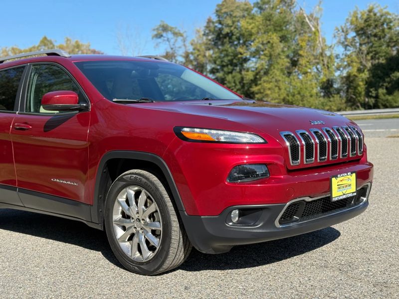 2015 Jeep Cherokee Limited Sport photo 3
