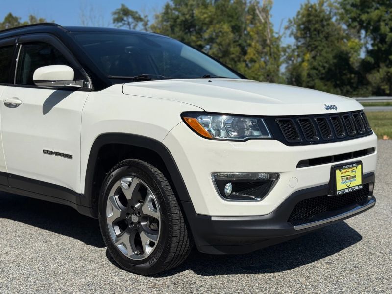 2018 Jeep Compass Limited Sport photo 3