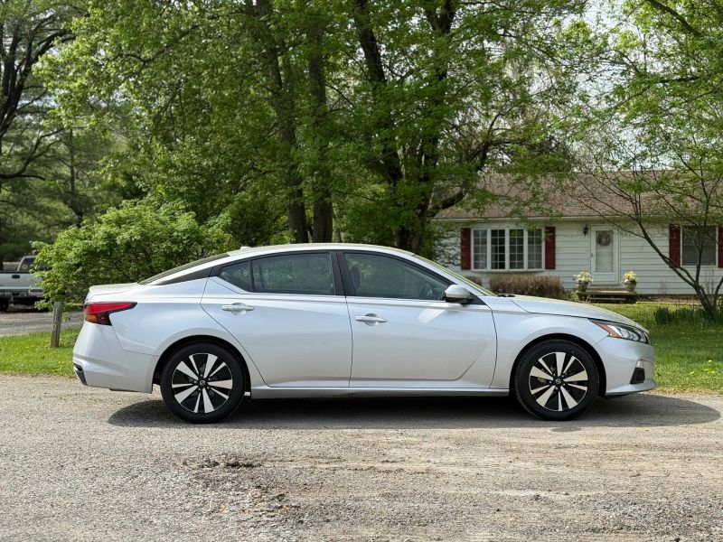 2022 Nissan Altima SV - Photo 9