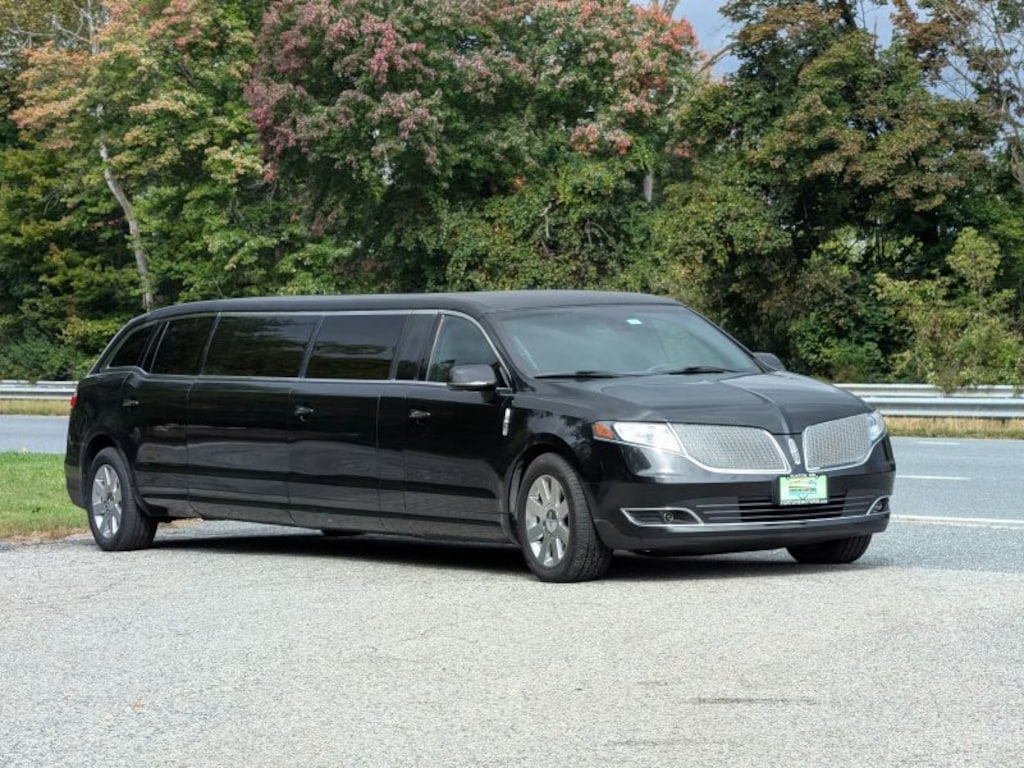 Used 2015 Lincoln MKT Sport Utility 4D SUV