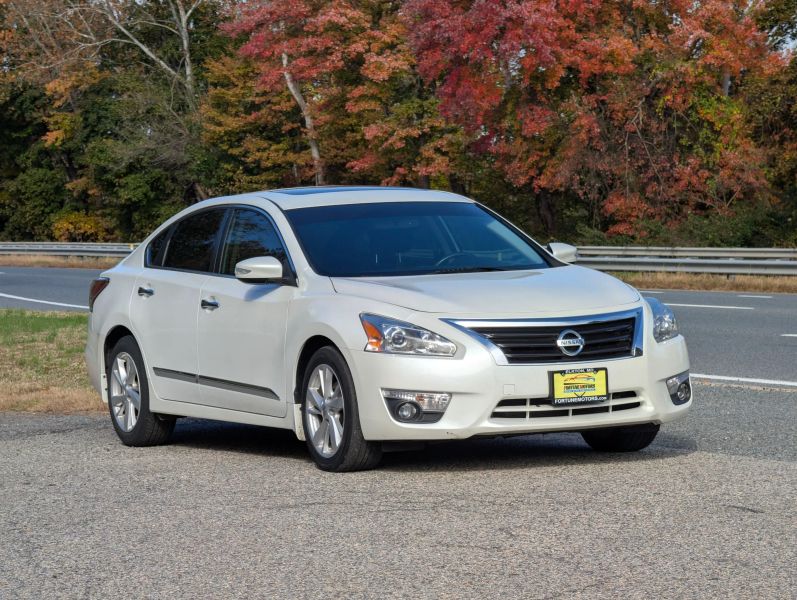 Used 2015 Nissan Altima 2.5 SV Sedan 4D Sedan