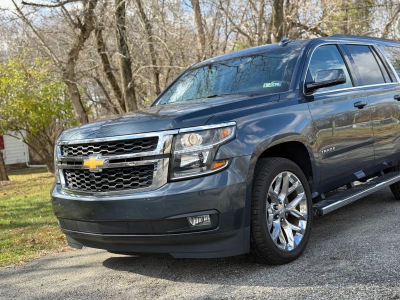 2019 Chevrolet Tahoe LT photo 3