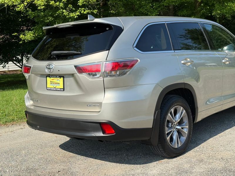 2016 Toyota Highlander LE Plus - Photo 26