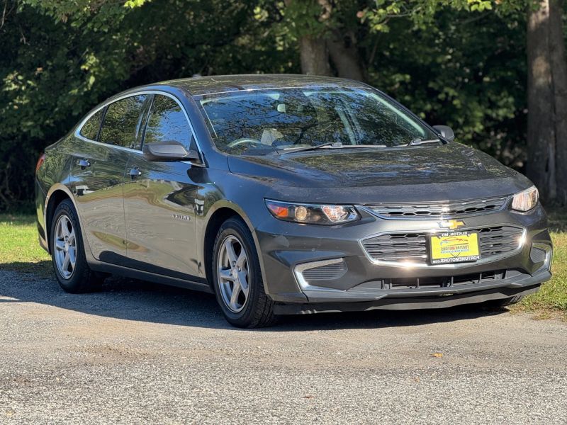 2018 Chevrolet Malibu LS photo 3
