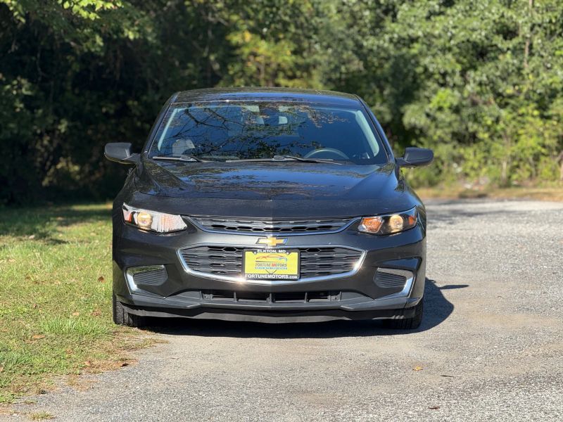 2018 Chevrolet Malibu LS photo 2