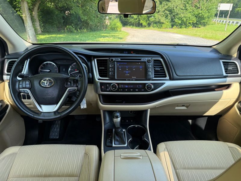 2016 Toyota Highlander LE Plus - Photo 19