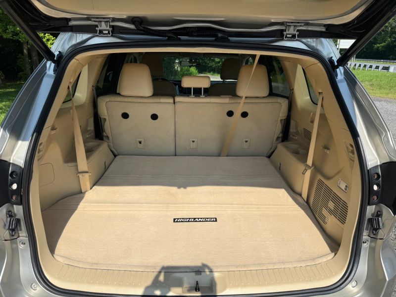 2016 Toyota Highlander LE Plus - Photo 25