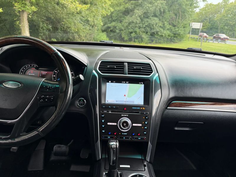 2017 Ford Explorer Platinum - Photo 15