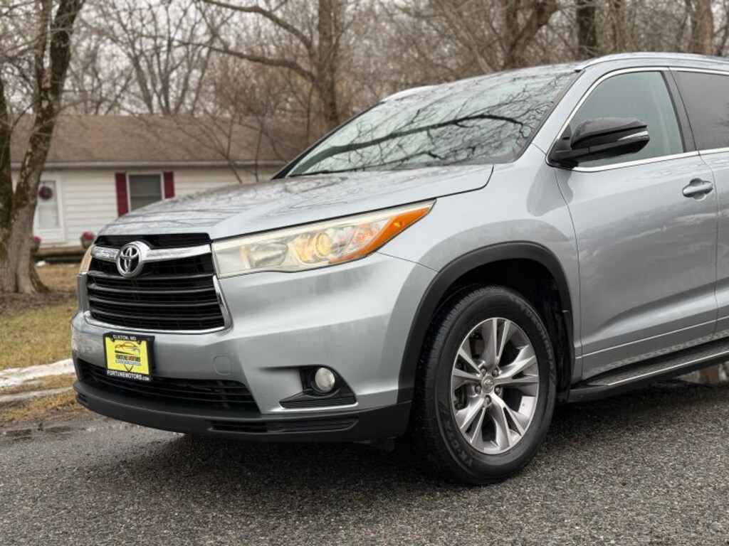Used 2015 Toyota Highlander XLE Sport Utility 4D SUV