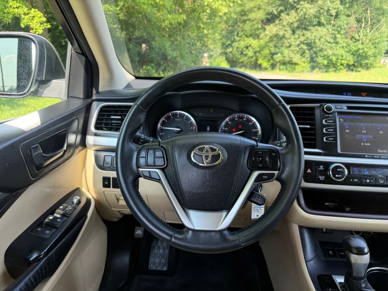 2016 Toyota Highlander LE Plus - Photo 12