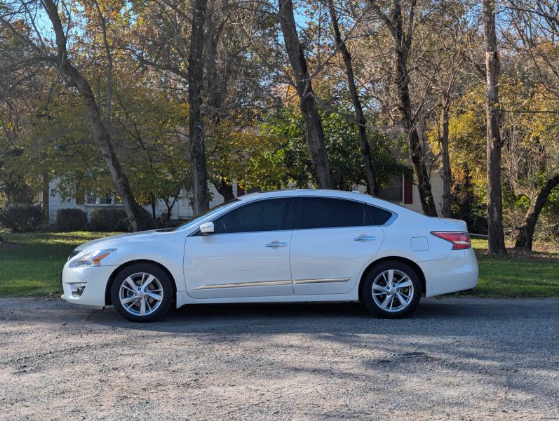 Used 2015 Nissan Altima 2.5 SV Sedan 4D Sedan