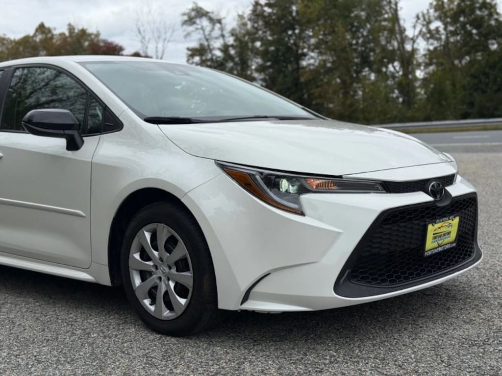Used 2020 Toyota Corolla LE Sedan 4D Sedan