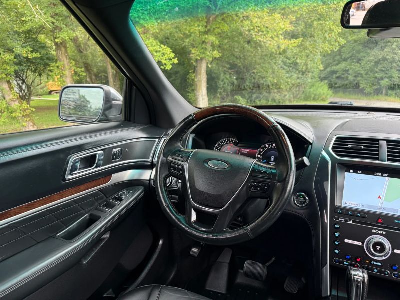 2017 Ford Explorer Platinum - Photo 12