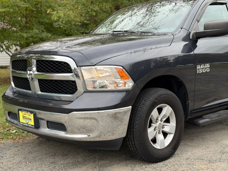2016 Ram 1500 SLT photo 4