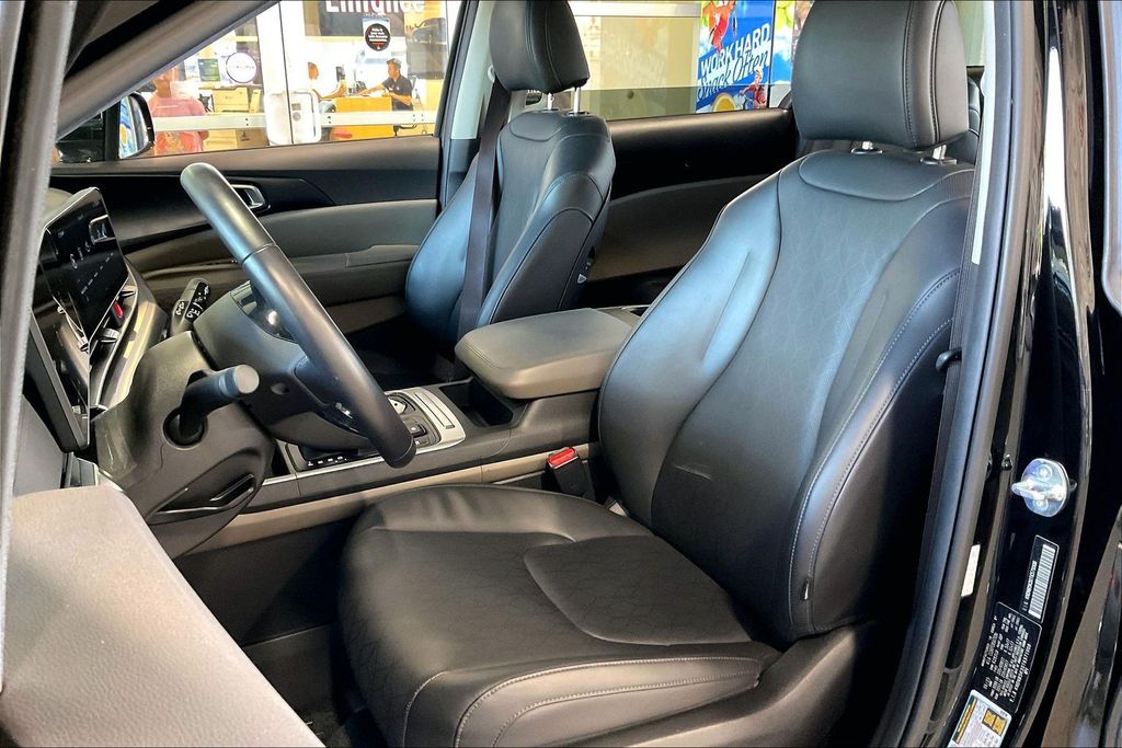 Used 2026 Kia Carnival LXS Van Passenger Van
