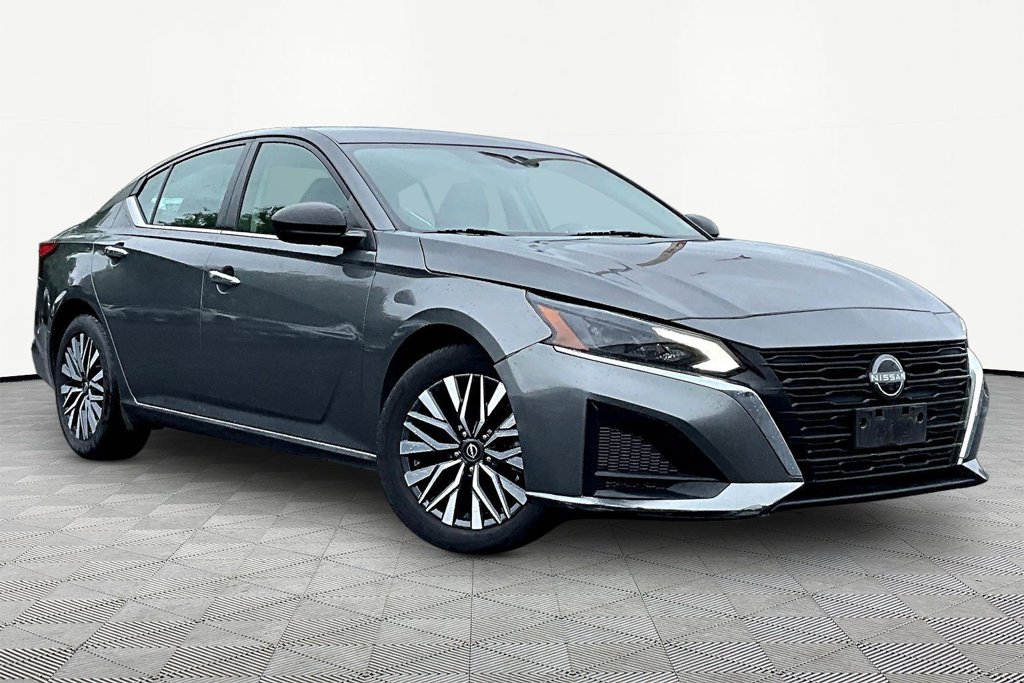 Used 2024 Nissan Altima 2.5 SV Sedan