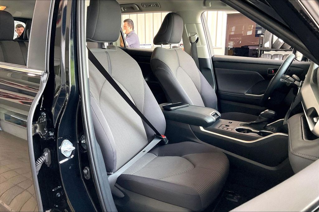 2025 Toyota Highlander 23