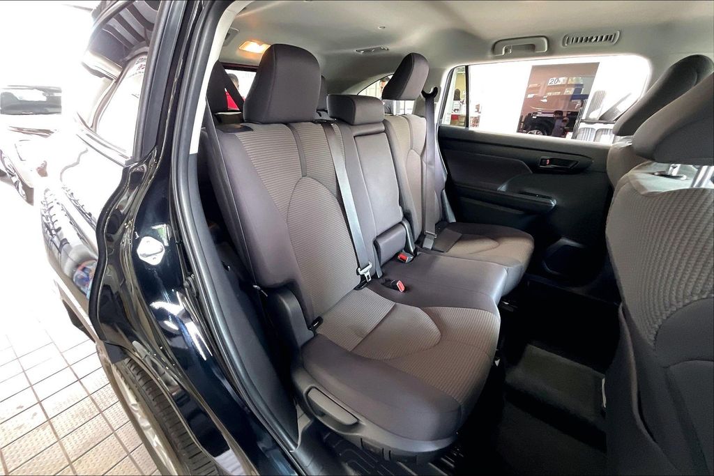 2025 Toyota Highlander 16