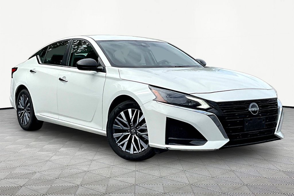 Used 2025 Nissan Altima SV Sedan