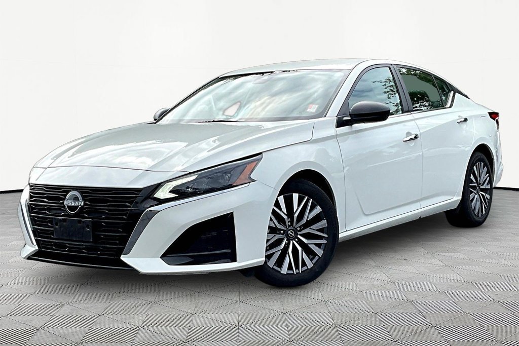 Used 2025 Nissan Altima SV Sedan
