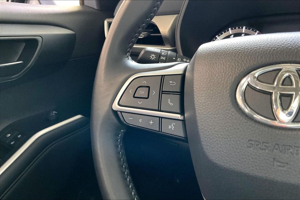 2025 Toyota Highlander 8