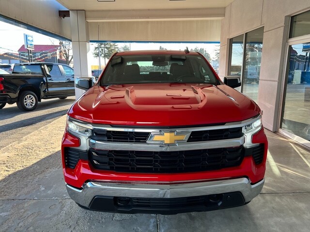 2025 Chevrolet Silverado 1500 LT photo 3