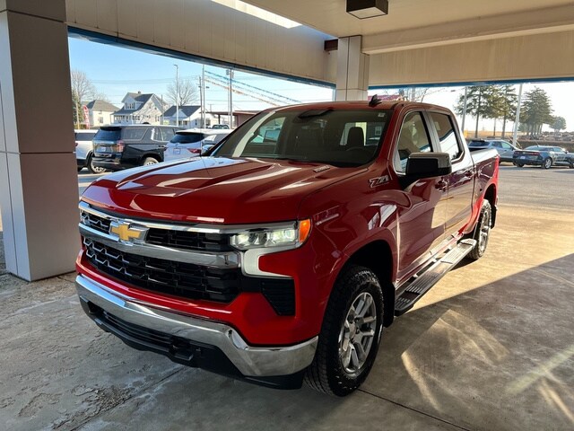 2025 Chevrolet Silverado 1500 LT photo 2