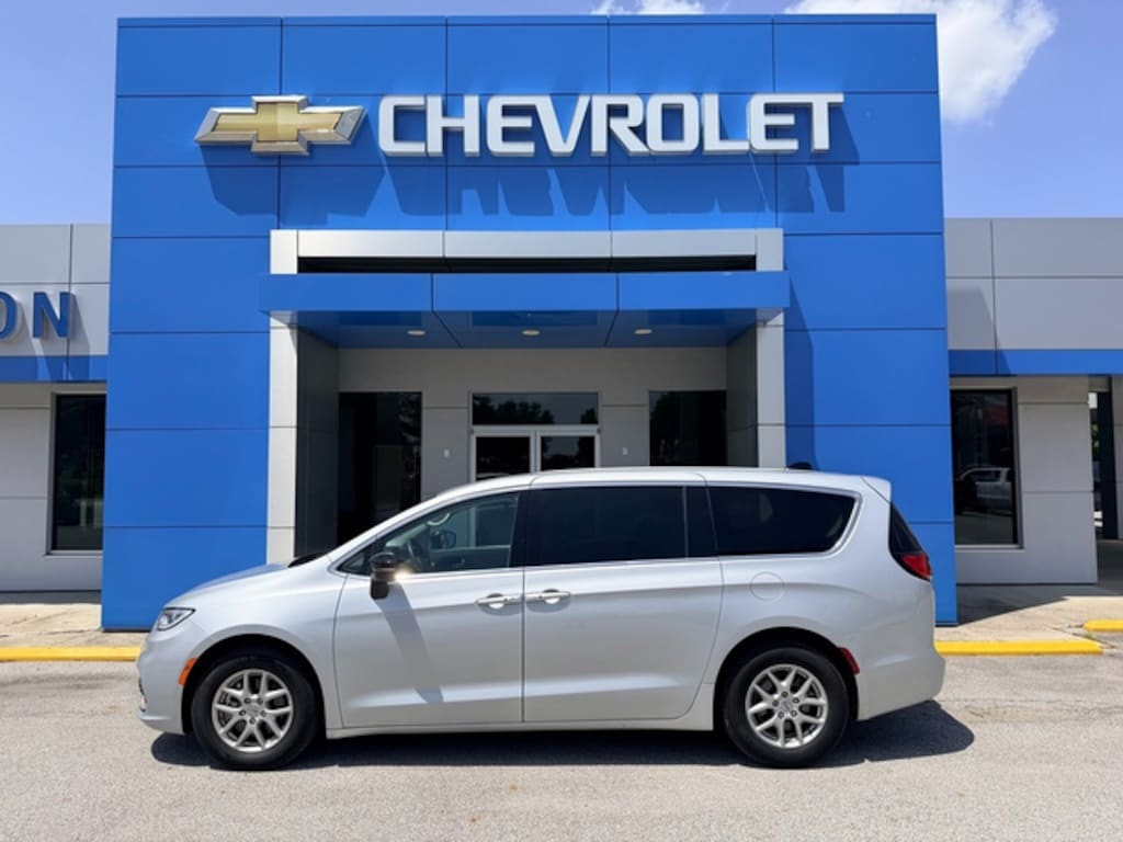 Used 2024 Chrysler Pacifica Touring L Van Passenger Van
