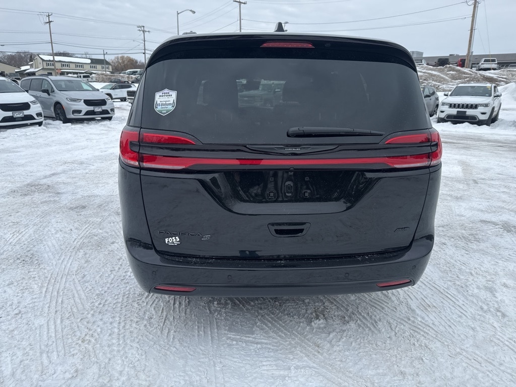 New 2026 Chrysler Pacifica SELECT AWD Passenger Van
