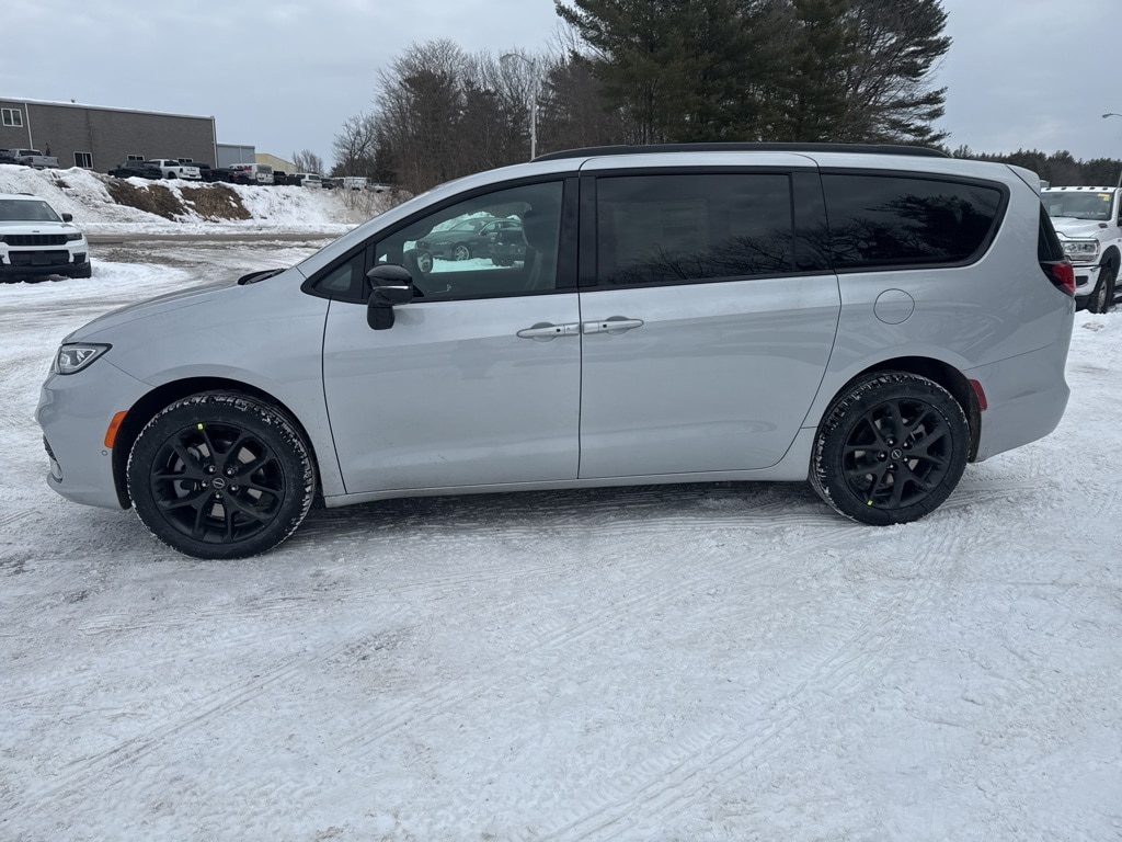 New 2026 Chrysler Pacifica SELECT AWD Passenger Van