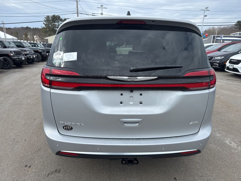 New 2026 Chrysler Pacifica PINNACLE AWD Passenger Van