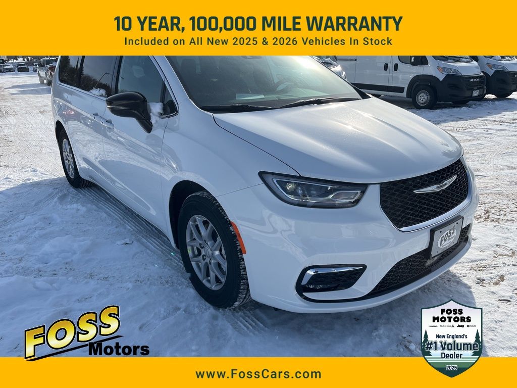 2026 Chrysler Pacifica Select's photo