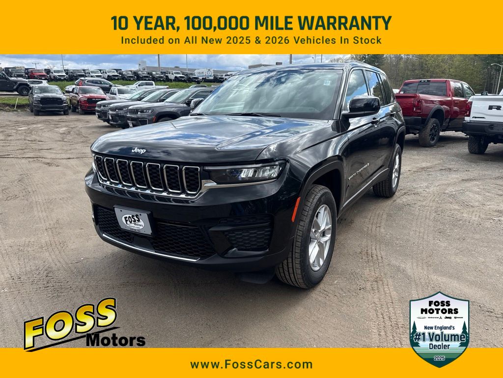 2026 Jeep Grand Cherokee Laredo 4x4's photo