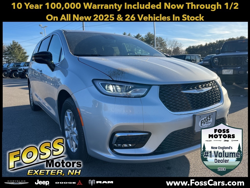 2026 Chrysler Pacifica Select's photo