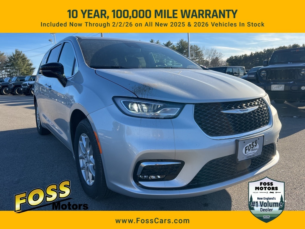 2026 Chrysler Pacifica Select's photo