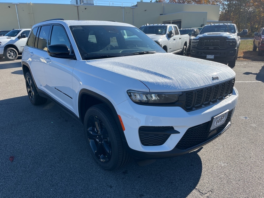 2025 Jeep Grand Cherokee Altitude's photo