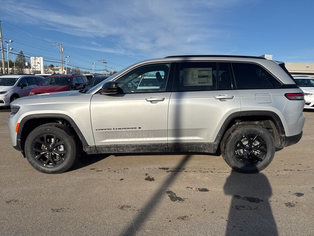 New 2026 Jeep Grand Cherokee LAREDO ALTITUDE 4X4 Sport Utility