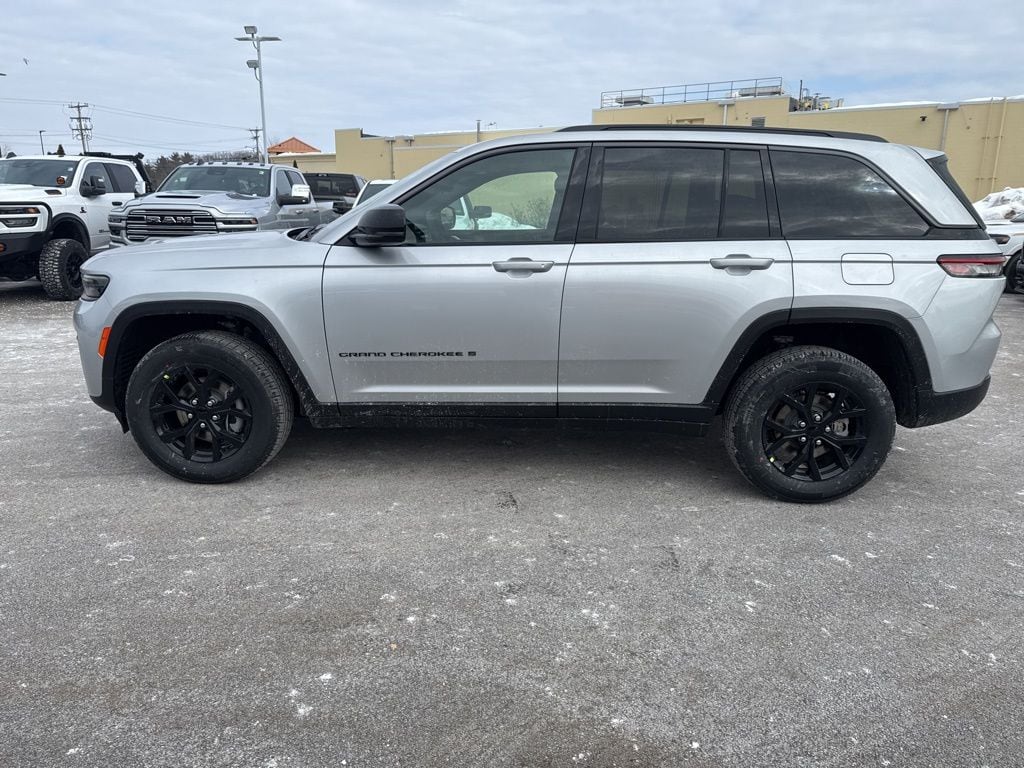 New 2026 Jeep Grand Cherokee LAREDO ALTITUDE 4X4 Sport Utility
