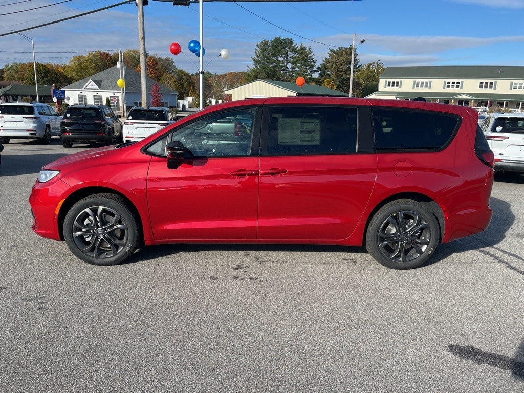 New 2026 Chrysler Pacifica SELECT AWD Passenger Van
