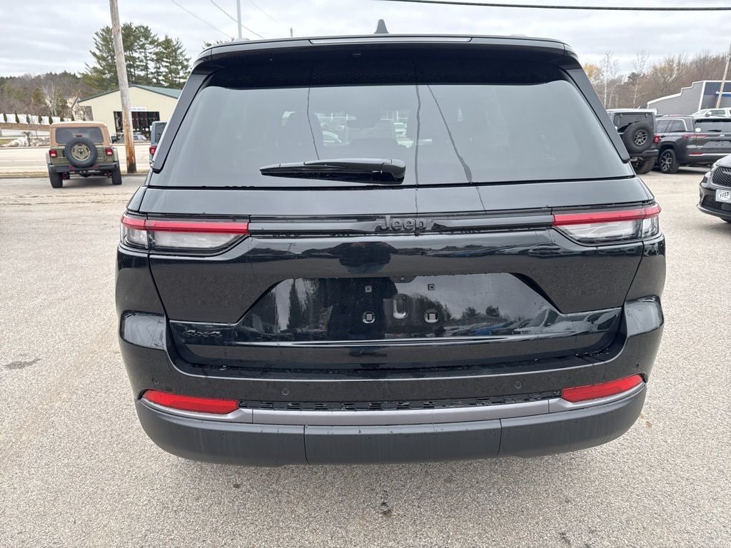 New 2026 Jeep Grand Cherokee LAREDO ALTITUDE 4X4 Sport Utility