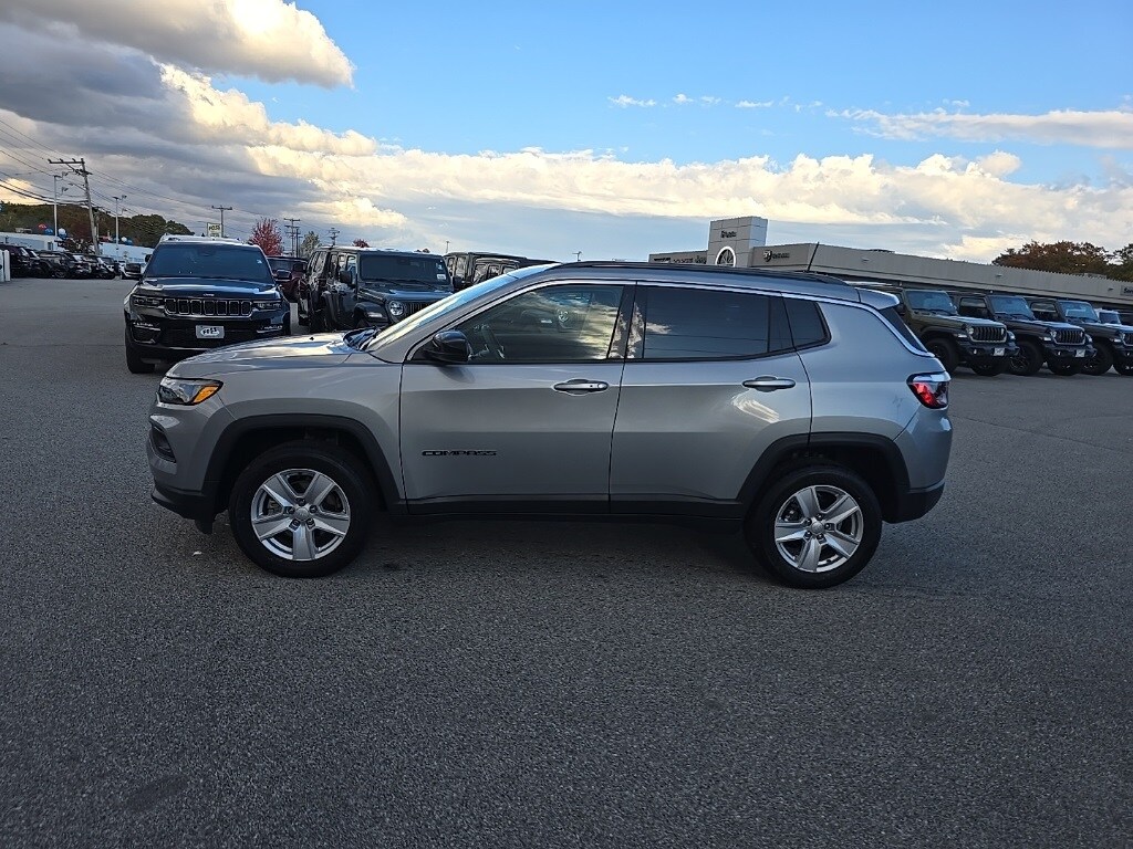 2022 Jeep Compass Latitude photo 4