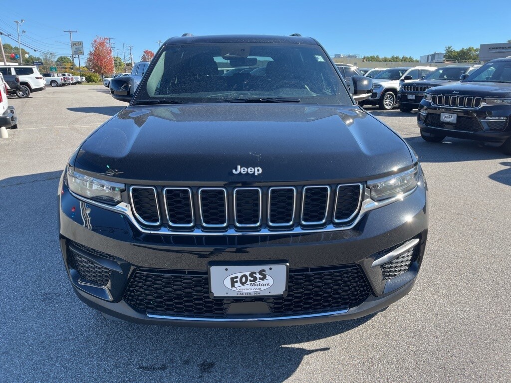 2025 Jeep Grand Cherokee Laredo Altitude photo 2