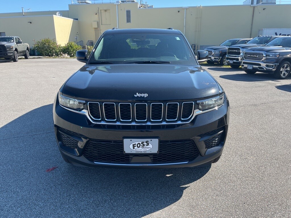 2025 Jeep Grand Cherokee Laredo Altitude photo 2