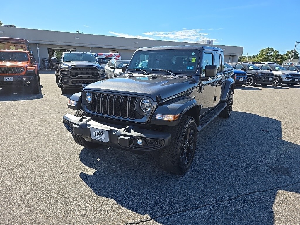 2024 Jeep Gladiator photo 2
