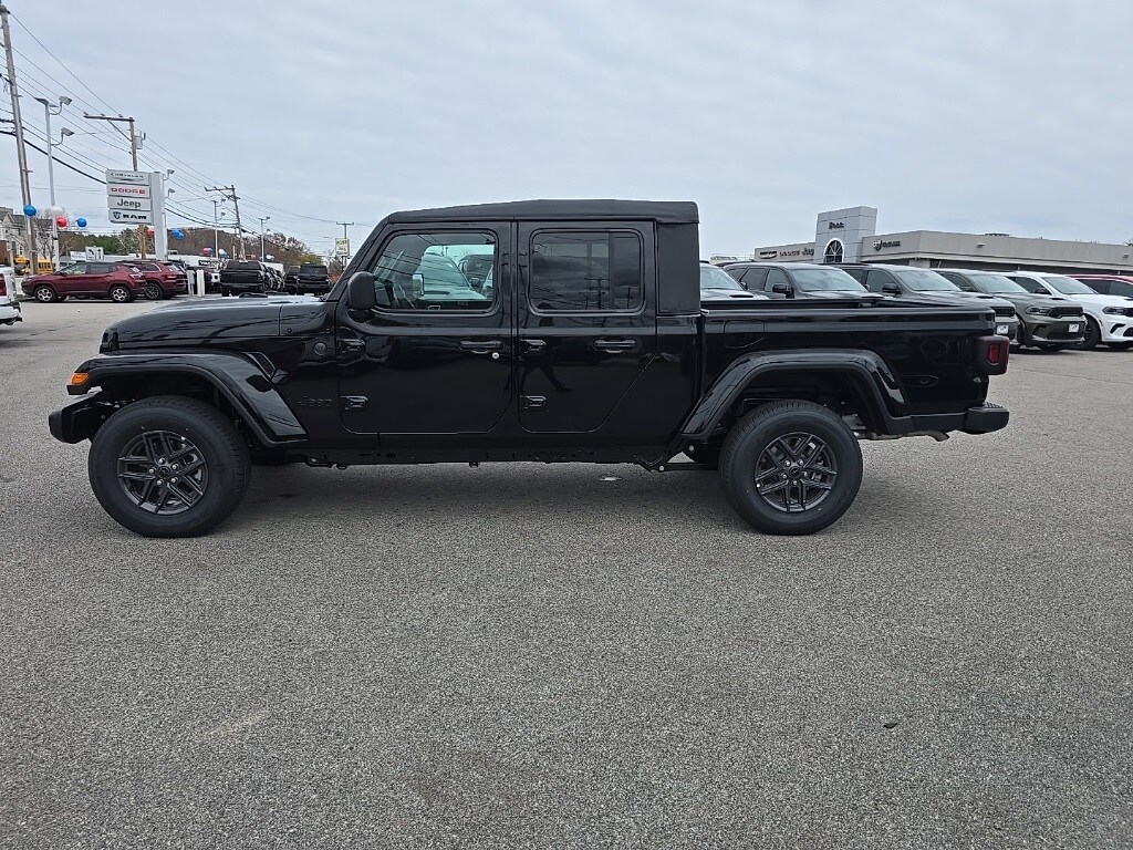 New 2026 Jeep Gladiator SPORT S 4X4 Pickup