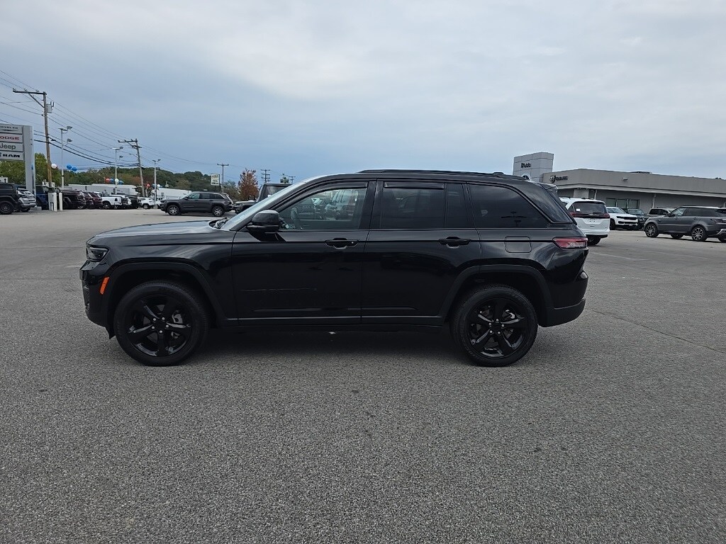 2024 Jeep Grand Cherokee Altitude X photo 2