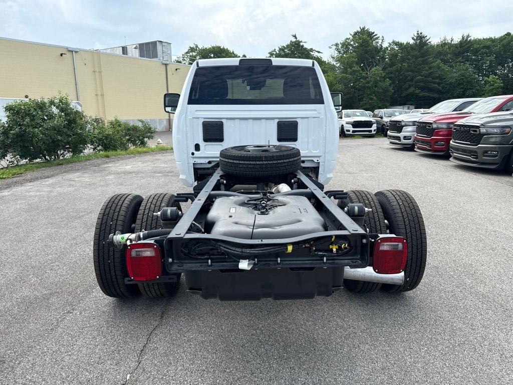 New 2026 Ram 3500 TRADESMAN CHASSIS REGULAR CAB 4X4 60' CA Pickup