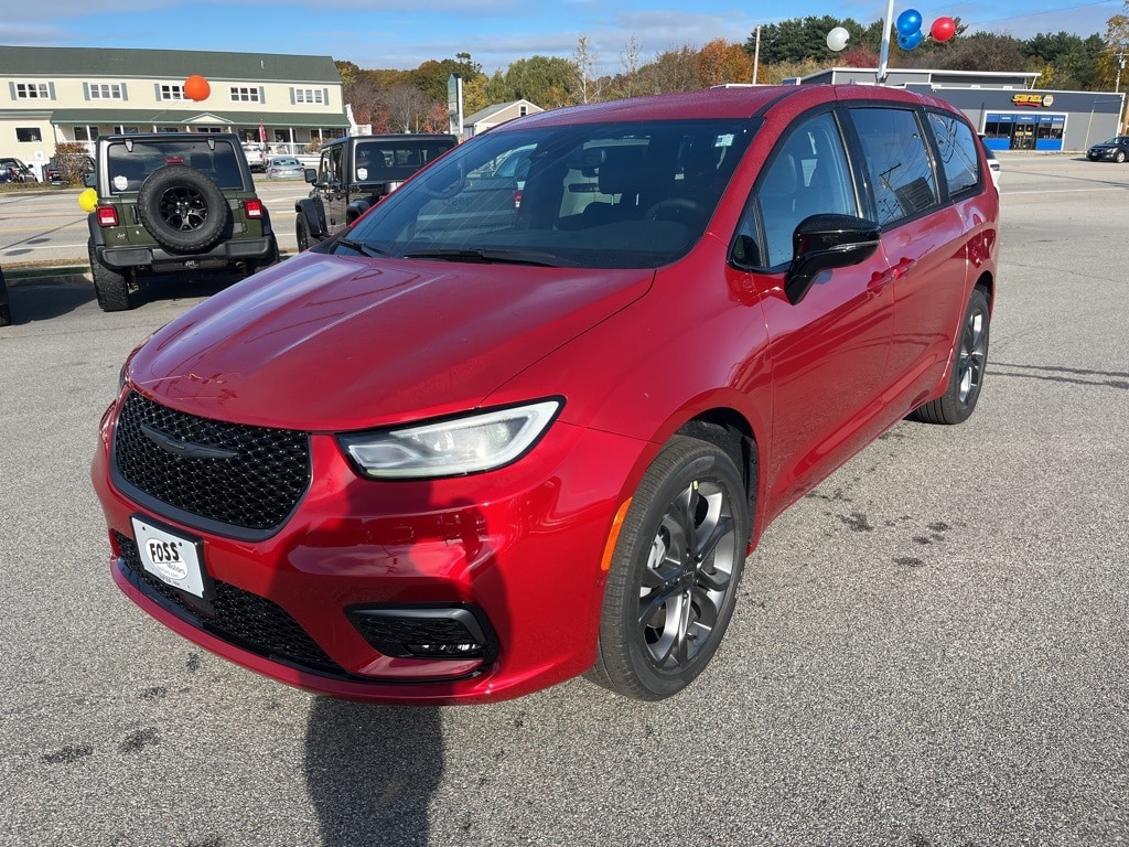 New 2026 Chrysler Pacifica SELECT AWD Passenger Van
