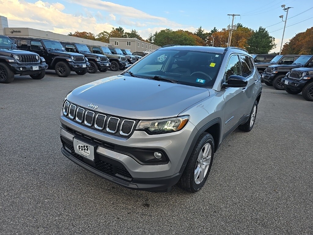 2022 Jeep Compass Latitude photo 3